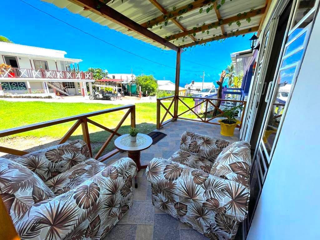 Posada Villa Bryan Rocky Point Exterior foto